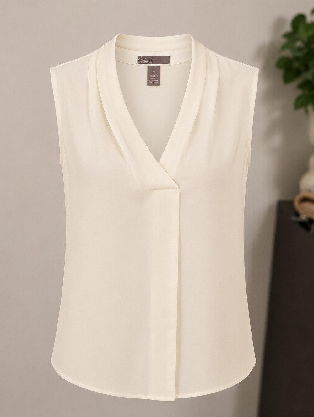 Chelsea28 Cream V-neck Tank Top Size S Office Career